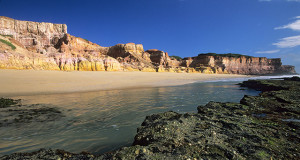 Praia do Cotovelo barreira